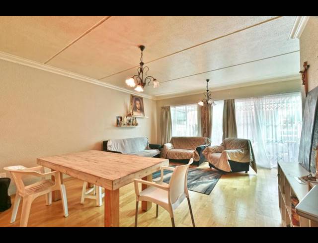 3 BEDROOM TOWNHOUSE FOR SALE IN BEDFORD GARDENS
